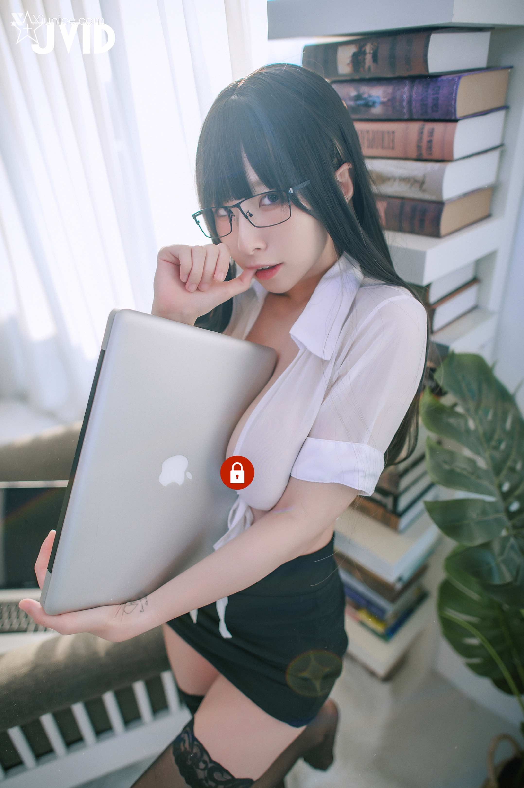 JVID – 黎菲儿 – 超完美巨乳-色色的女同事加班时の脱衣诱惑 121P 4K 第6张图