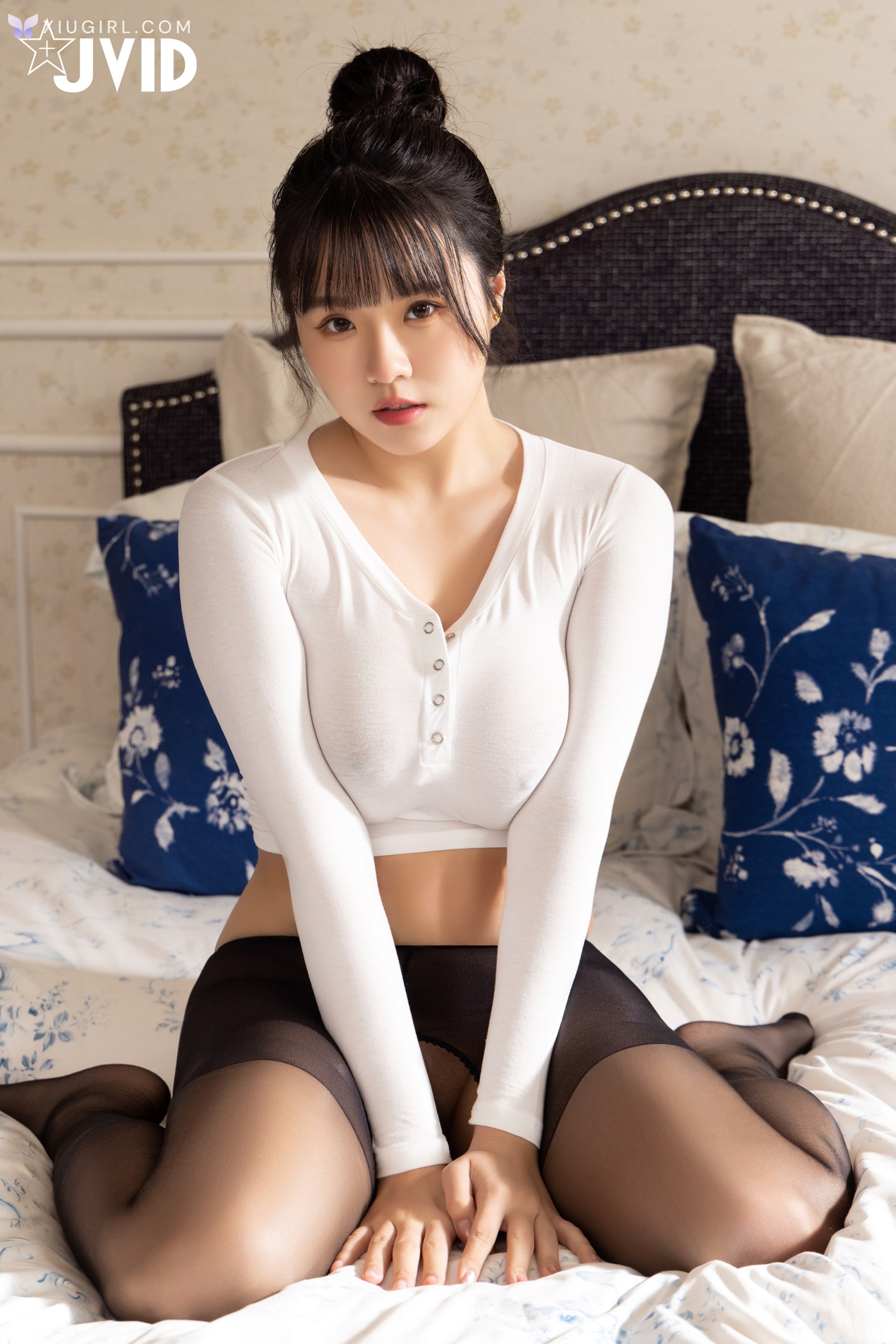 JVID Angela寶7 – 極品巨乳寶七最強的一輯 超羞恥露出簍空絲襪情趣透視幾近全裸 91P 第2张图