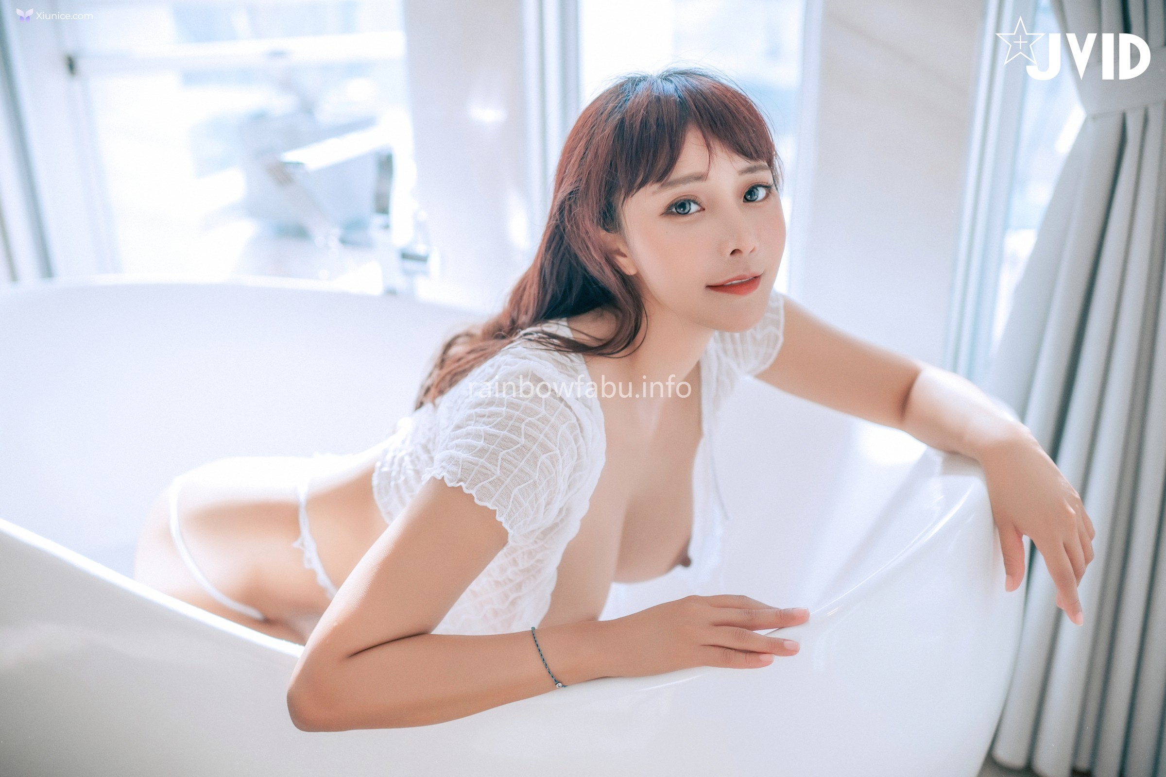 JVID Lele 樂樂 – 濕身露出豪乳 開腿露鮑 誘惑丈夫下屬後入猛撞 暴力巨乳搖晃淫蕩人妻濕身誘惑 290P 第8张图