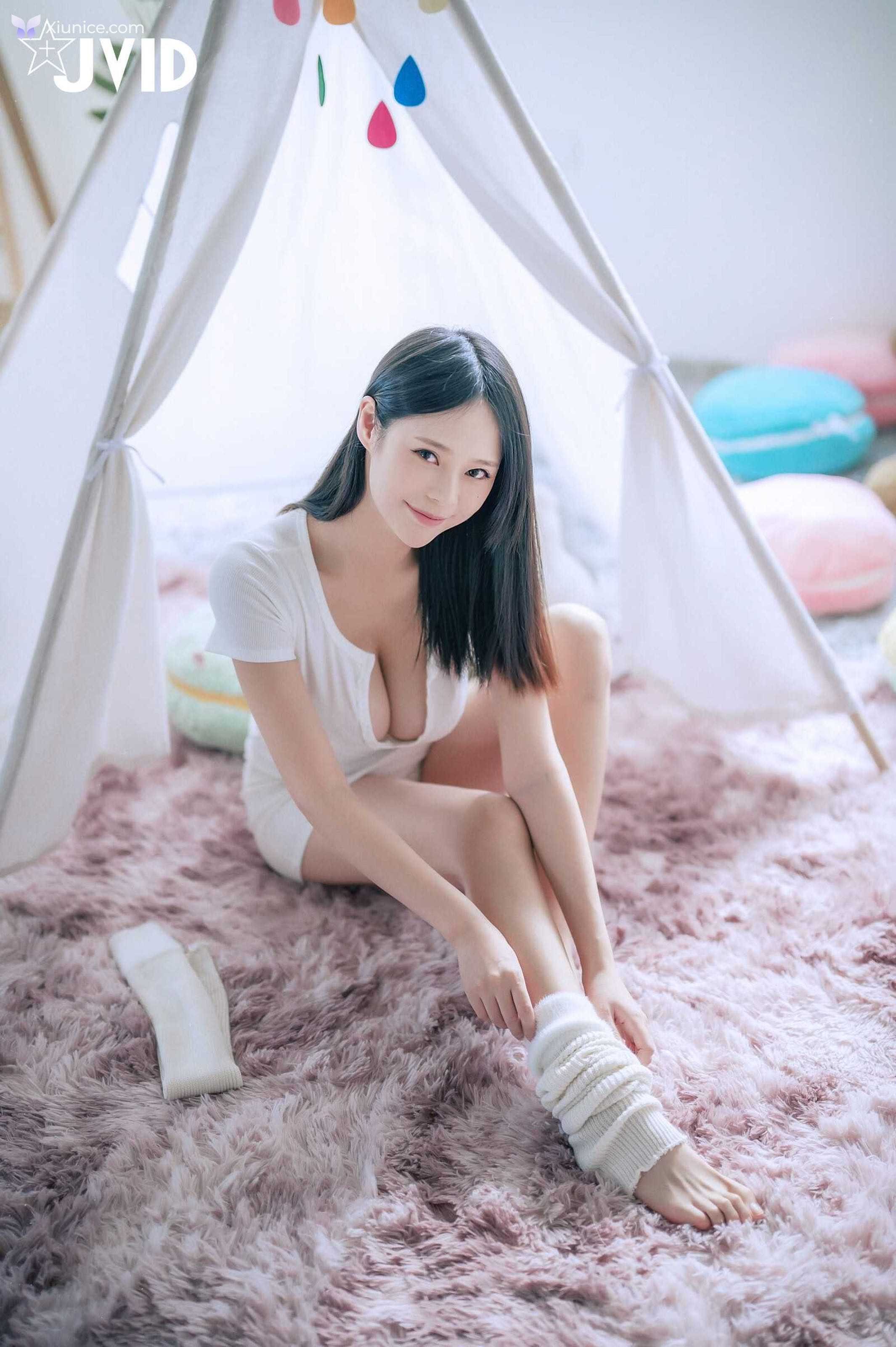 JVID 謝夏天 – 近60萬粉絲的巨乳網紅直播主脫了首次挑戰性感寫真大秀超美G奶 117P 第27张图