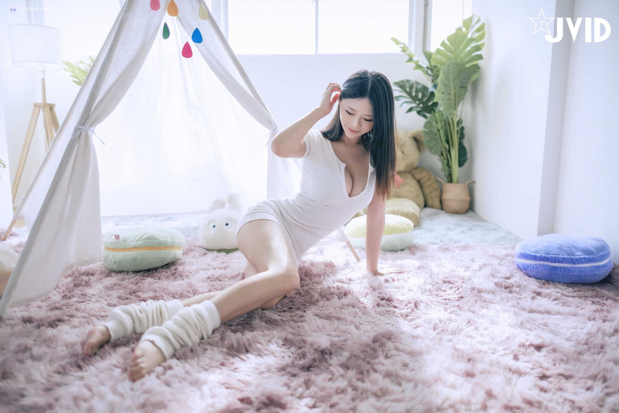 JVID 謝夏天 – 近60萬粉絲的巨乳網紅直播主脫了首次挑戰性感寫真大秀超美G奶 117P 第5张图