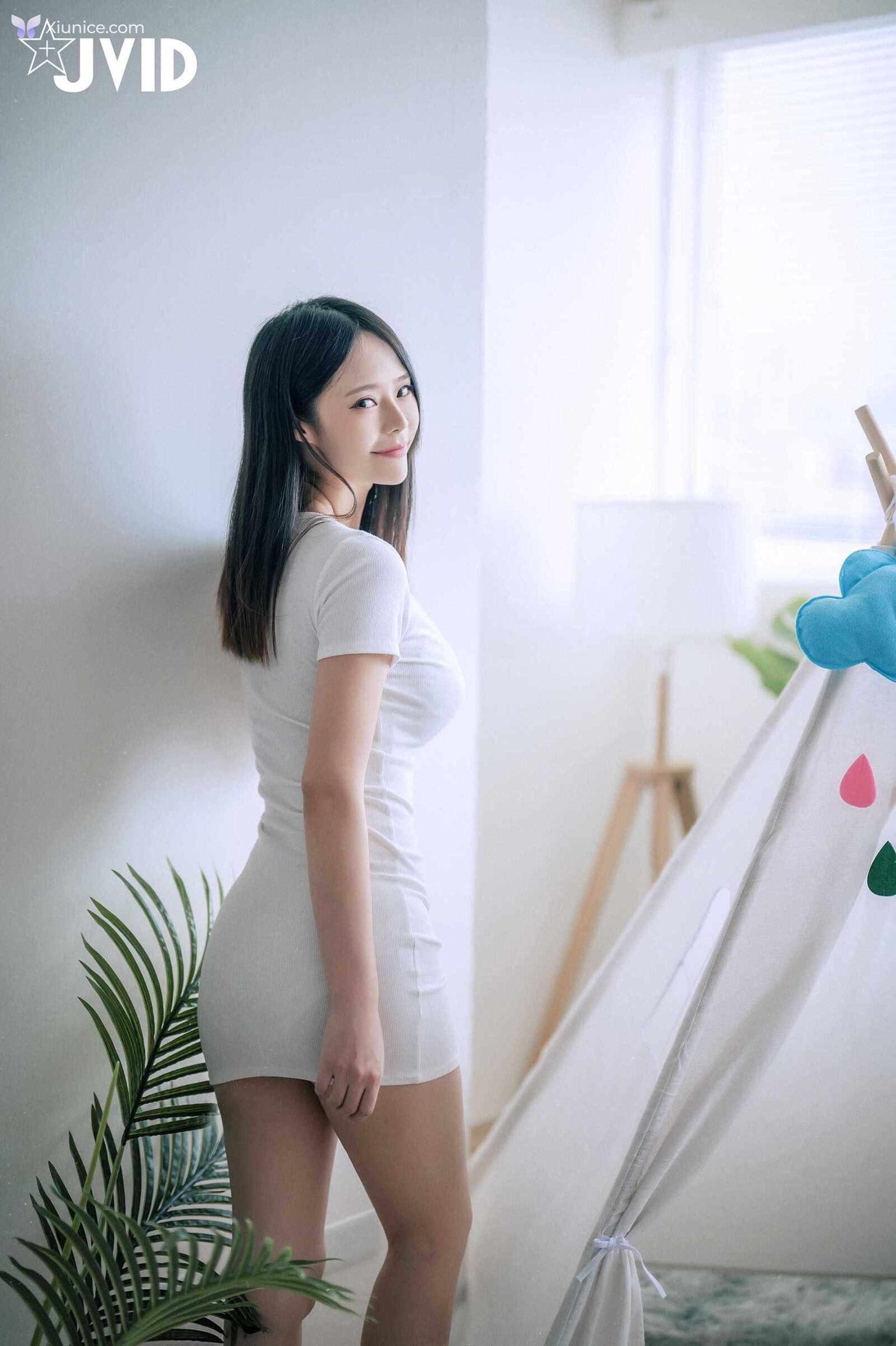 JVID 謝夏天 – 近60萬粉絲的巨乳網紅直播主脫了首次挑戰性感寫真大秀超美G奶 117P 第79张图