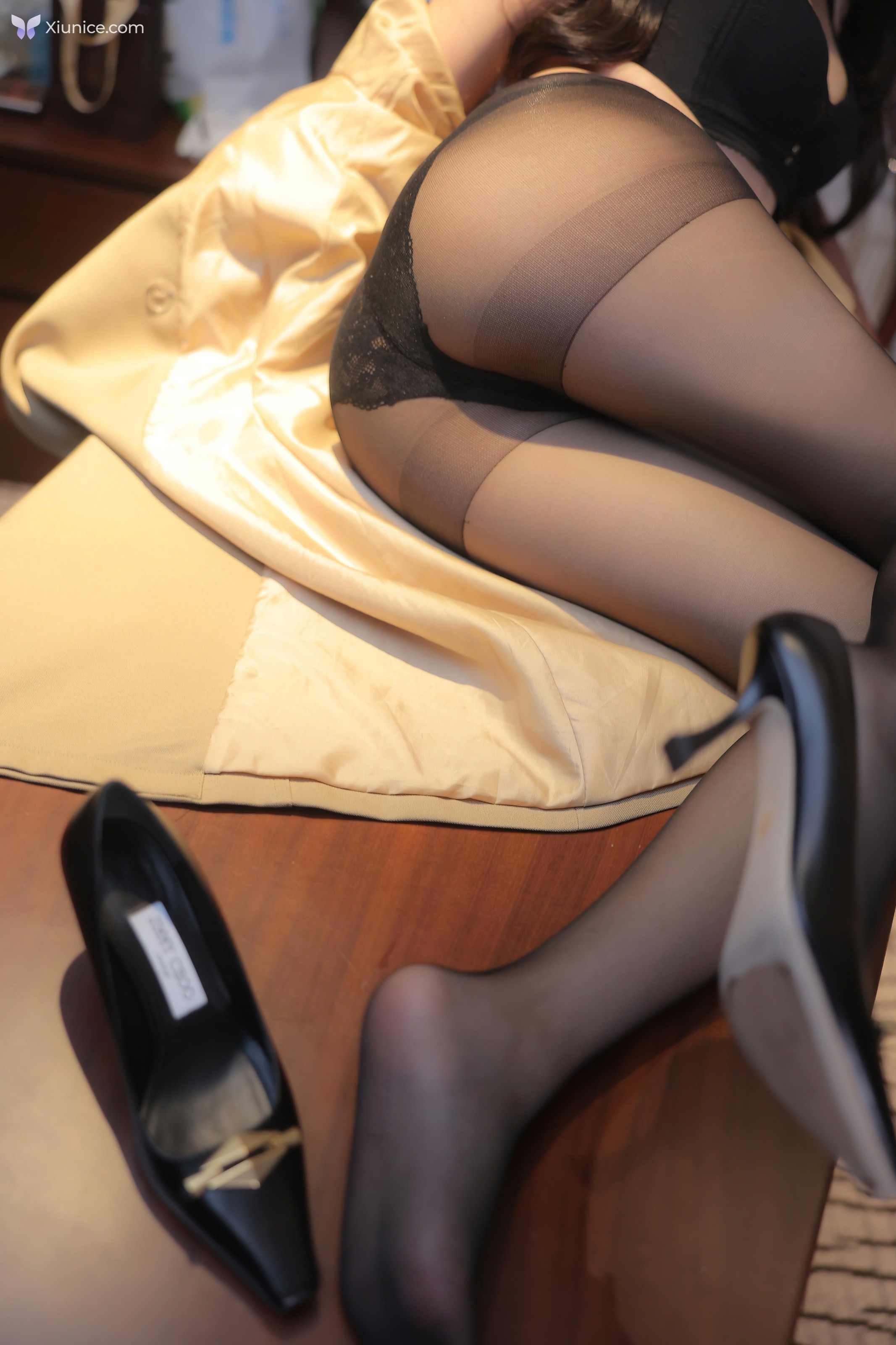 Xiuren Uncensored 4K 希雅sia – R18 秀人网模特 极品新人首套高价全尺度作品 风衣下的秘密 81P 第19张图