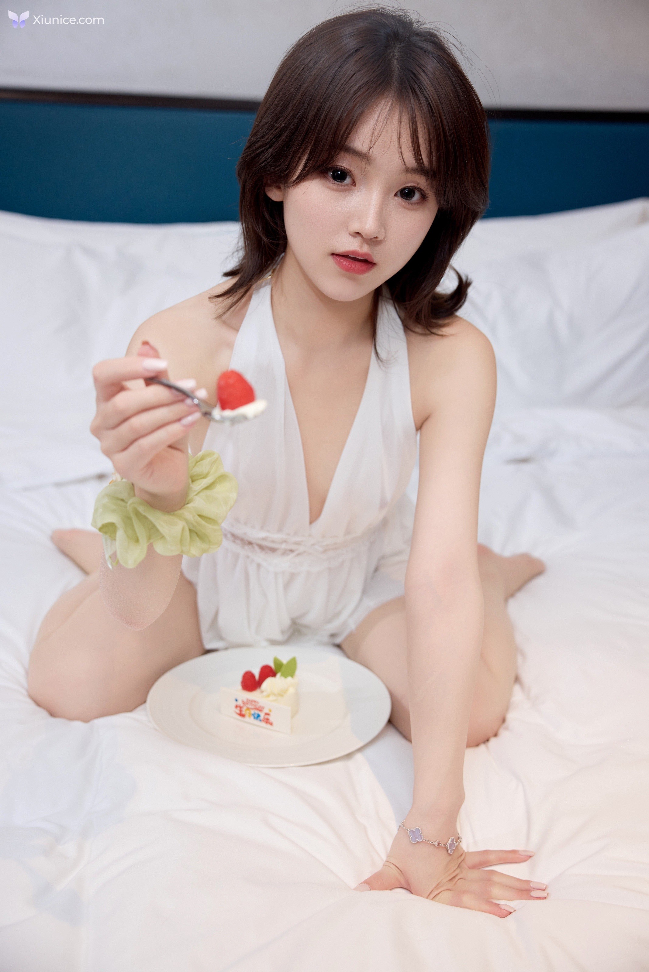 Xiuren Uncensored 4K 汁汁 – R18 秀人网模特 她的白色短裙 81P 第26张图