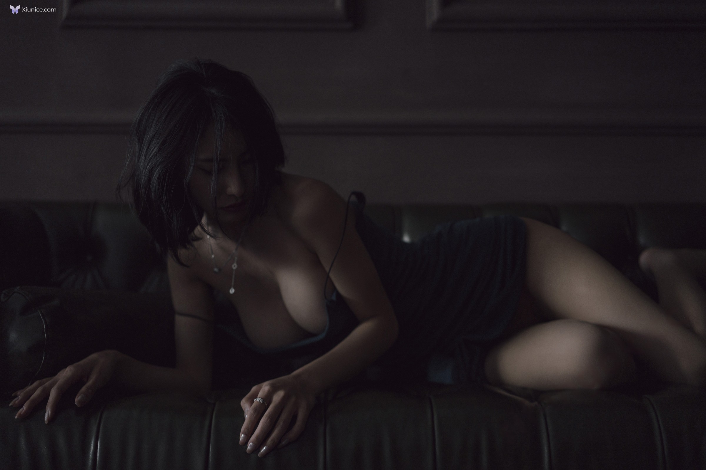 Xiuren Uncensored 4K lingyu69 – R18 秀人网模特 欲望沙发 80P 第28张图