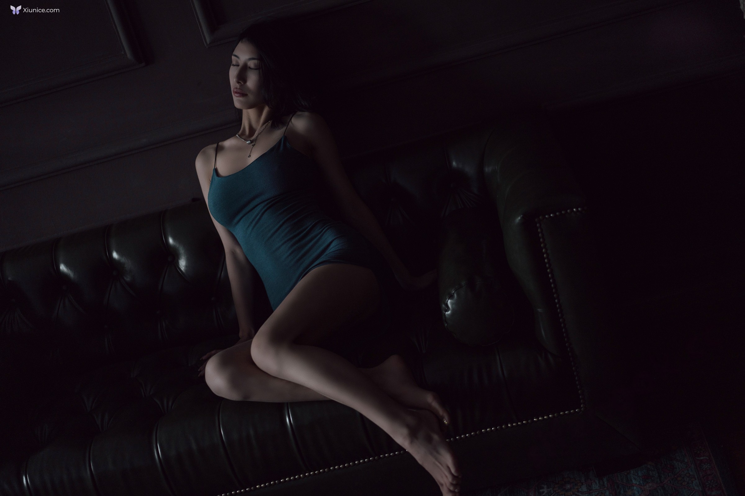 Xiuren Uncensored 4K lingyu69 – R18 秀人网模特 欲望沙发 80P 第4张图