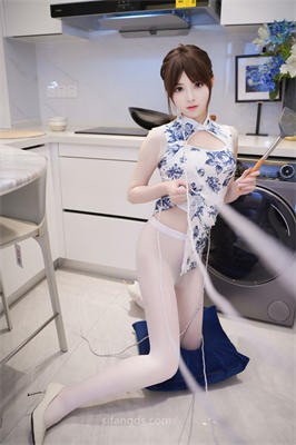 Xiuren Uncensored 梦灵儿 – R18 秀人网模特 旗袍配白丝 33P 第8张图